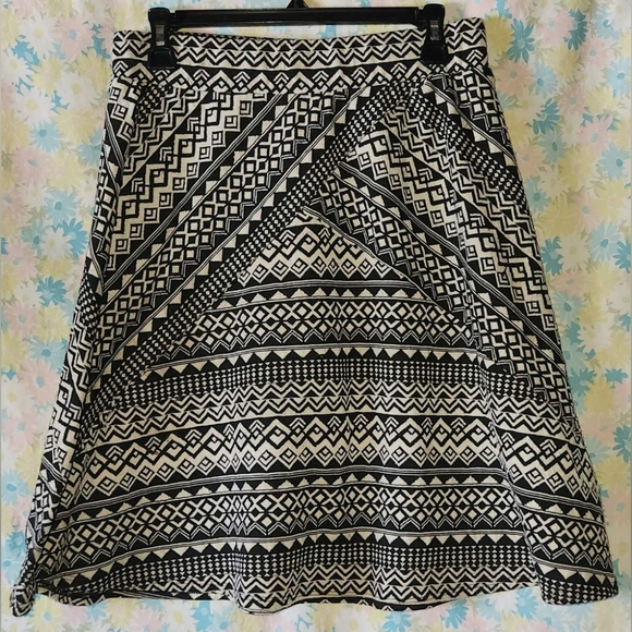 STUDIO 253 Geometric Mini Skirt - Picture 2 of 4
